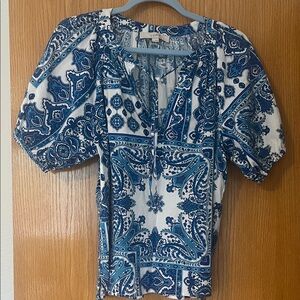 LOFT Women's Blue and White Paisley Blouse